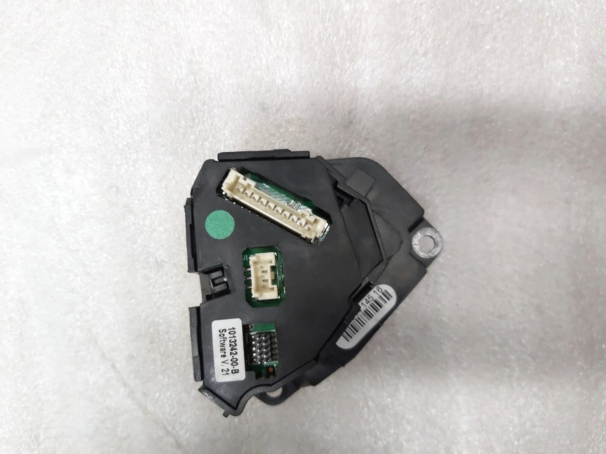 1 Кнопка перемикання (на кермі) ліва Tesla model S 1013242-00-B