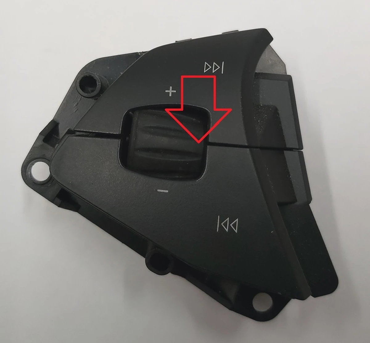 1 Кнопка перемикання (на кермі) ліва з пошкодженням Tesla model S REST 1013242-00-D