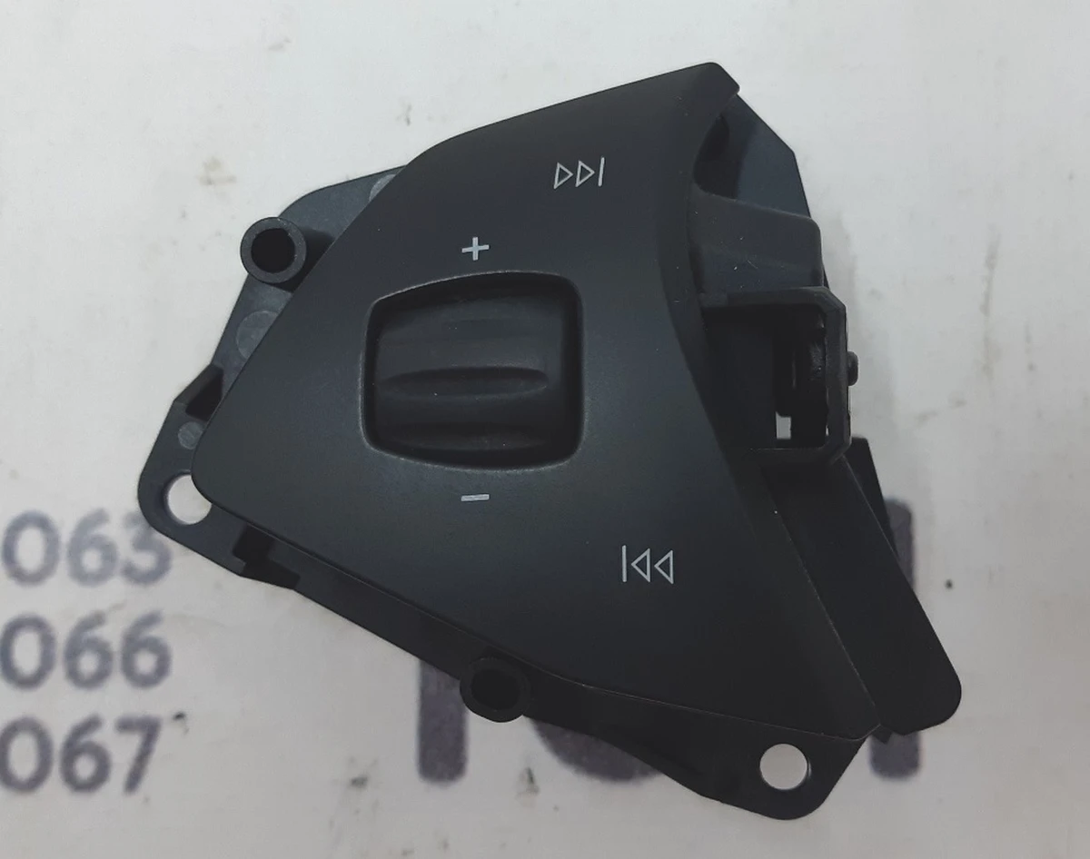 1 Кнопка перемикання (на кермі) ліва Tesla model X 1013242-00-H