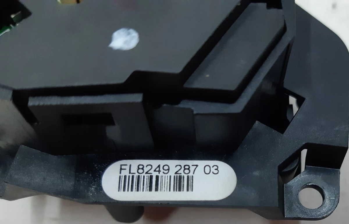 1 Кнопка перемикання (на кермі) ліва Tesla model X 1013242-00-H