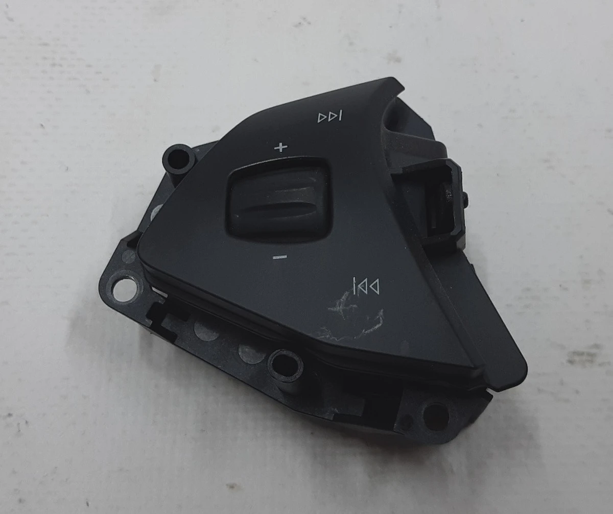 1 Switch button (on the steering wheel) left Tesla model X 1013242-00-H