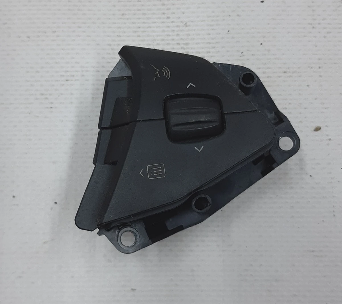 1 Кнопка перемикання (на кермі) права Tesla model S 1013242-00-B