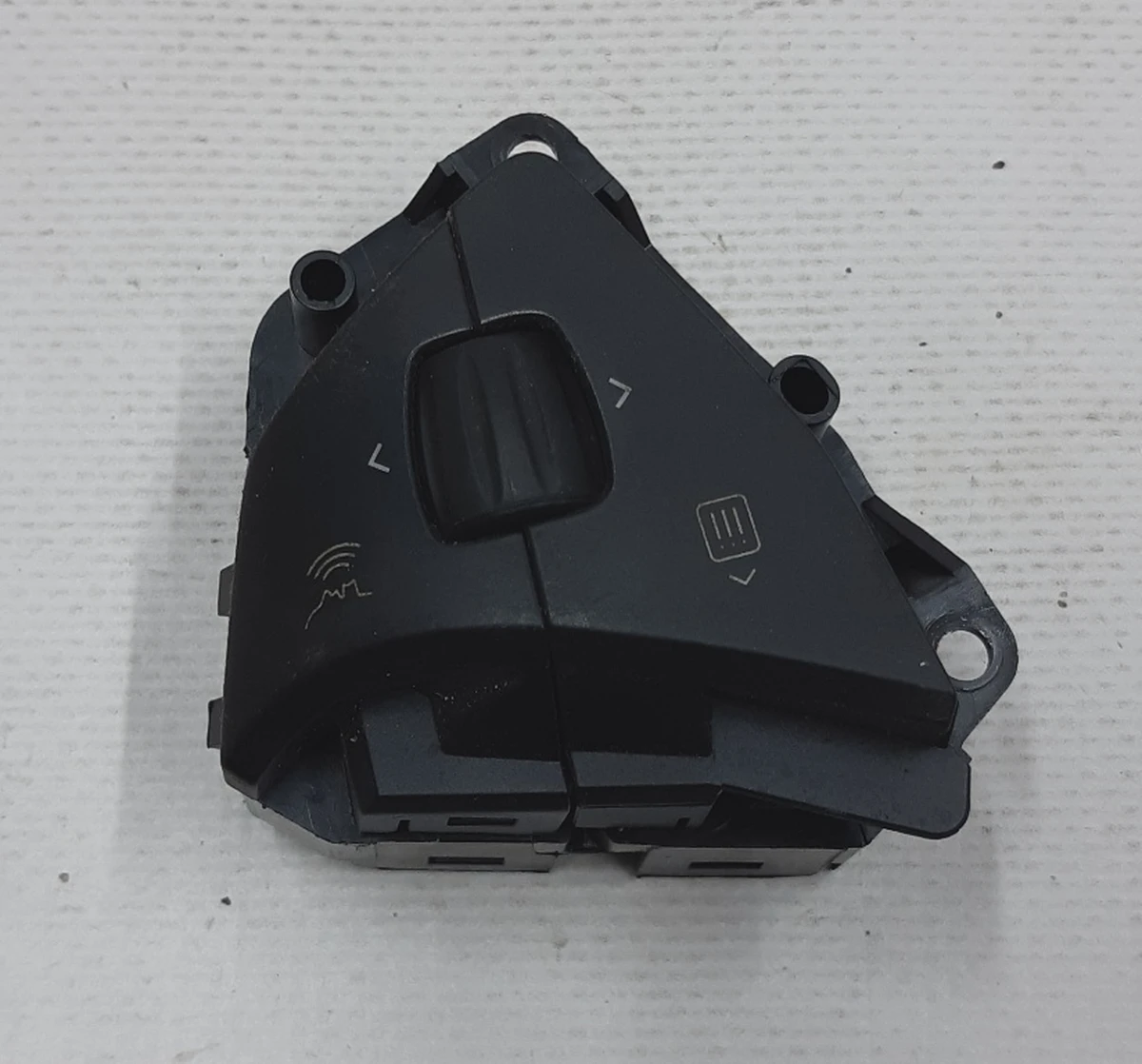 1 Кнопка перемикання (на кермі) права Tesla model S 1013242-00-B