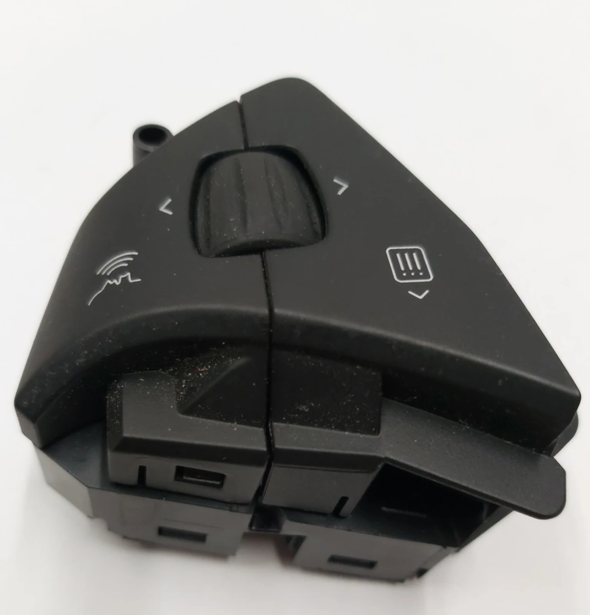 1 Кнопка перемикання (на кермі) права Tesla model S 1013242-00-D