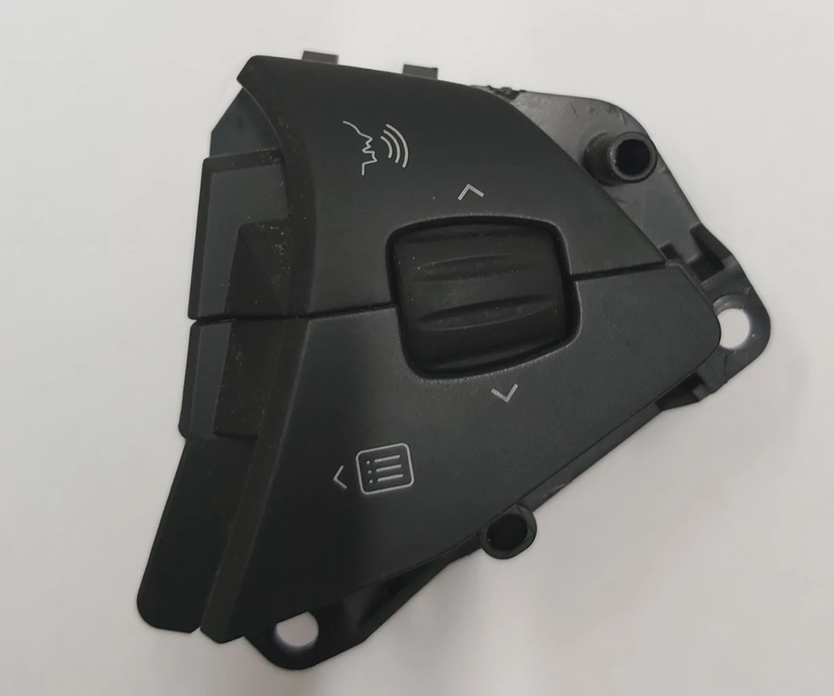 1 Кнопка перемикання (на кермі) права Tesla model S 1013242-00-D