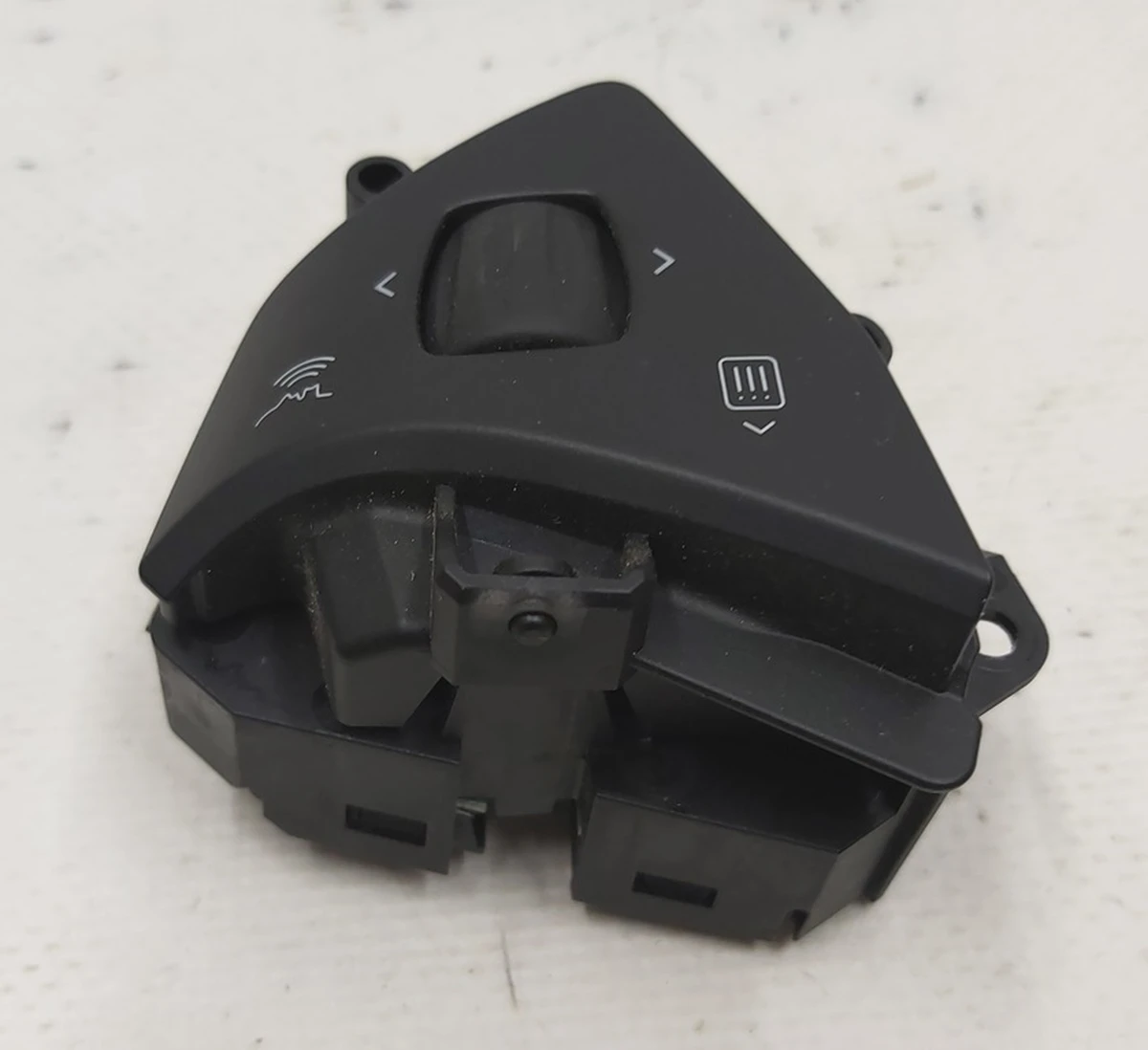 1 Кнопка перемикання (на кермі) права Tesla model X 1013242-00-H