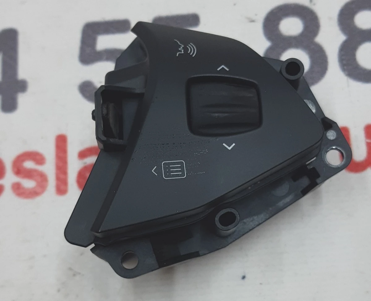 1 Кнопка перемикання (на кермі) права Tesla model X 1013242-00-H