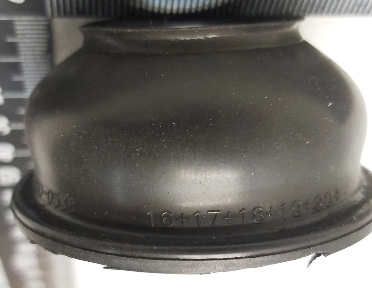 Boot of the lever of the front lower transverse left right Tesla model Y 1044341-00-D