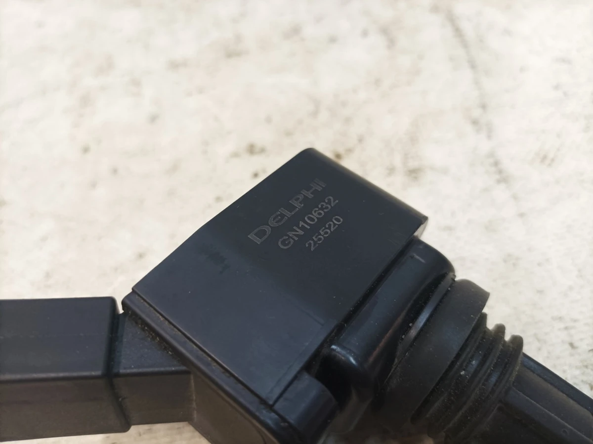 DELPHI ignition coil with wire end for spark plug Audi Q7 GN10632