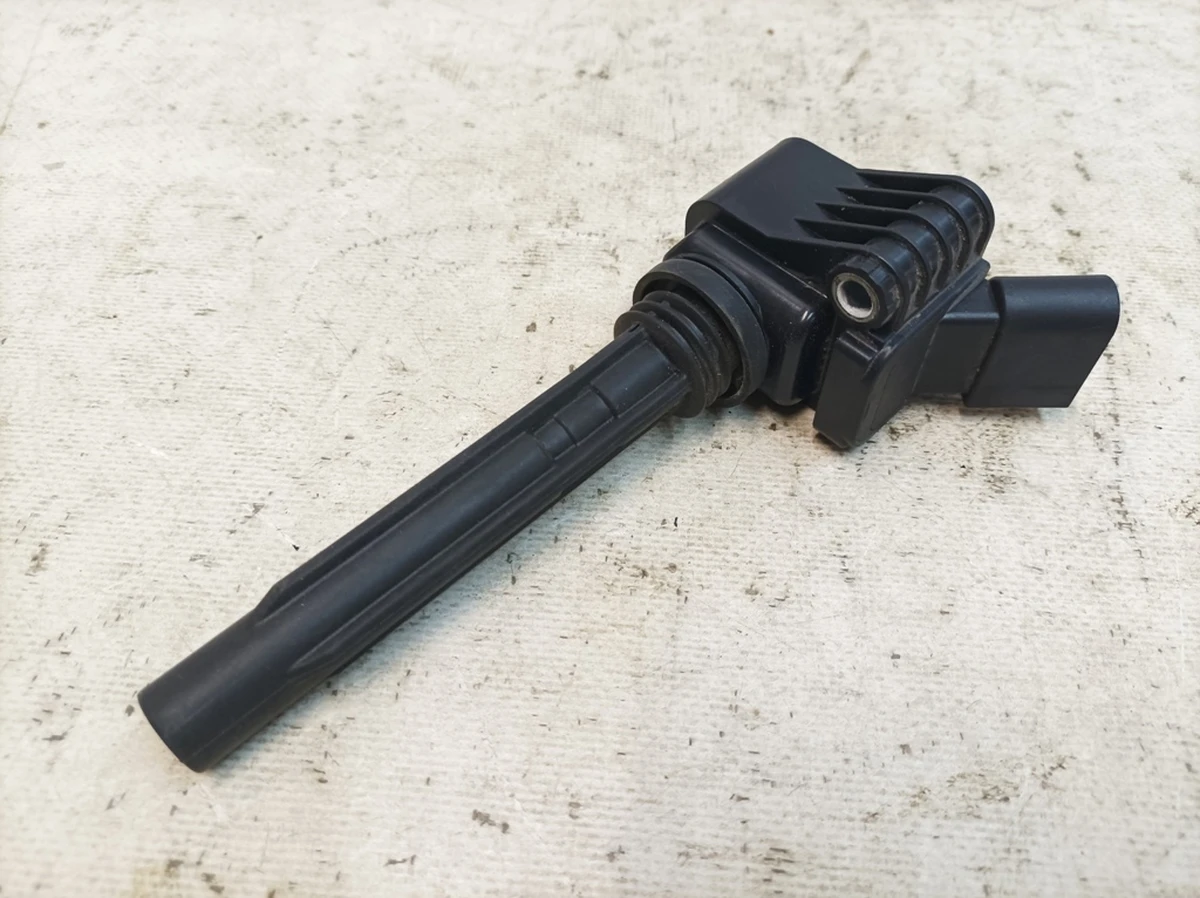 DELPHI ignition coil with wire end for spark plug Audi Q7 GN10632