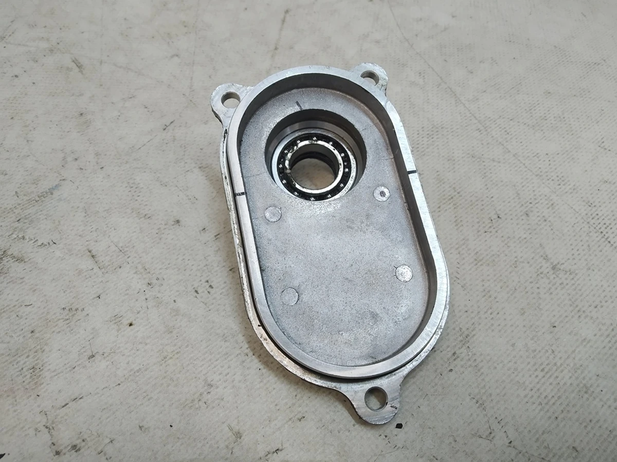 1 Кришка рульової рейки (черв'ячний вал) 1044831-00-H Tesla Model Y 1044832-00-A