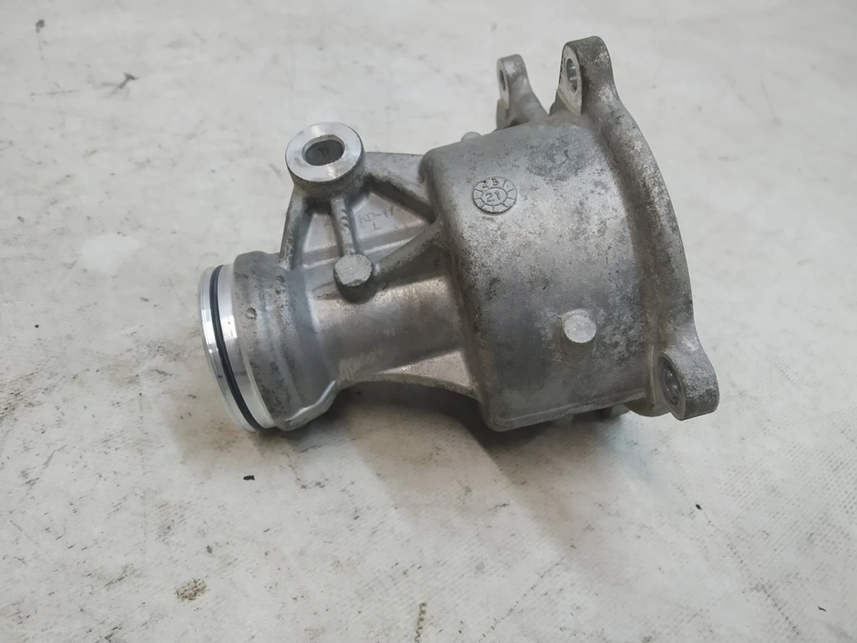 1 Корпус редуктора електродвигуна кермової рейки Tesla Model 3, Model Y 1044831 1044832