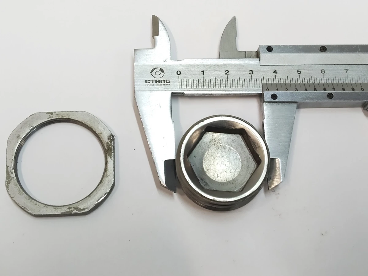 1 Гайка прижимная зубчатой рулевой рейки 1044831-00-H Tesla model 3, model Y 1044832-00-A