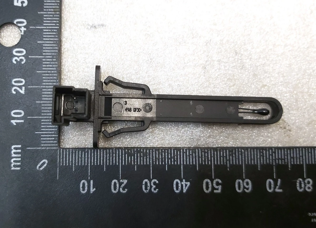 14 Датчик температури вихідного повітря Tesla Model 3, Model Y 1500645-00-A