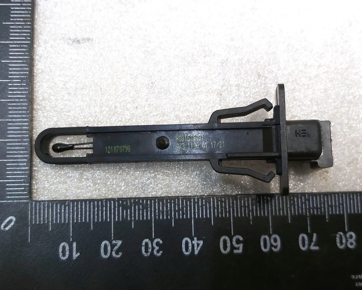 14 Датчик температури вихідного повітря Tesla Model 3, Model Y 1500645-00-A