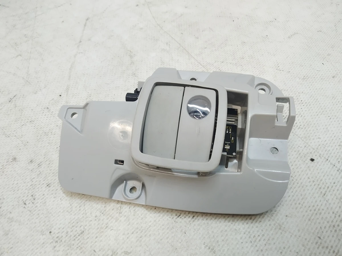 11 MODEL Y, COAT HOOK ASY, RH with damage Tesla model Y 1515339-97-B