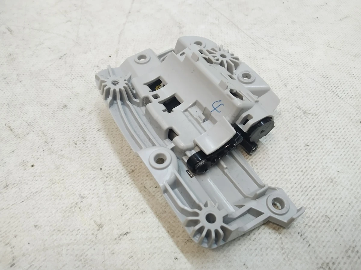 11 MODEL Y, COAT HOOK ASY, RH with damage Tesla model Y 1515339-97-B