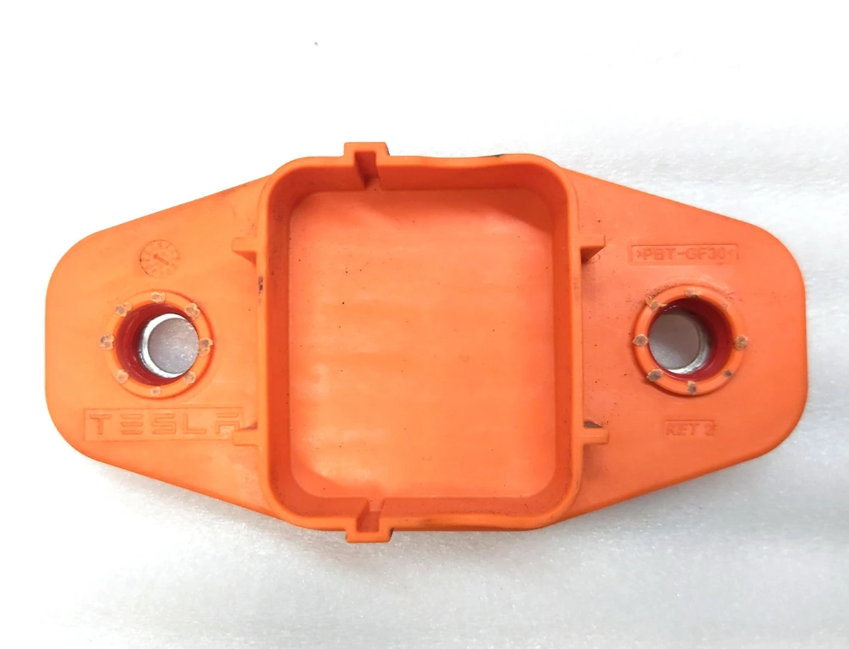 Заглушка крышки основной батареи Tesla model 3, model Y 1109535-00-D