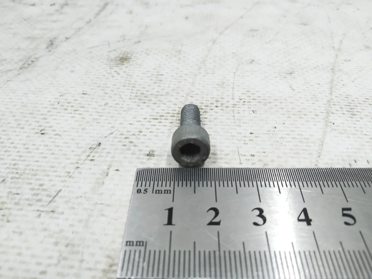 Гвинт із циліндричною головкою із внутрішнім шестигранником Audi E-tron Porsche Taycan N01474011