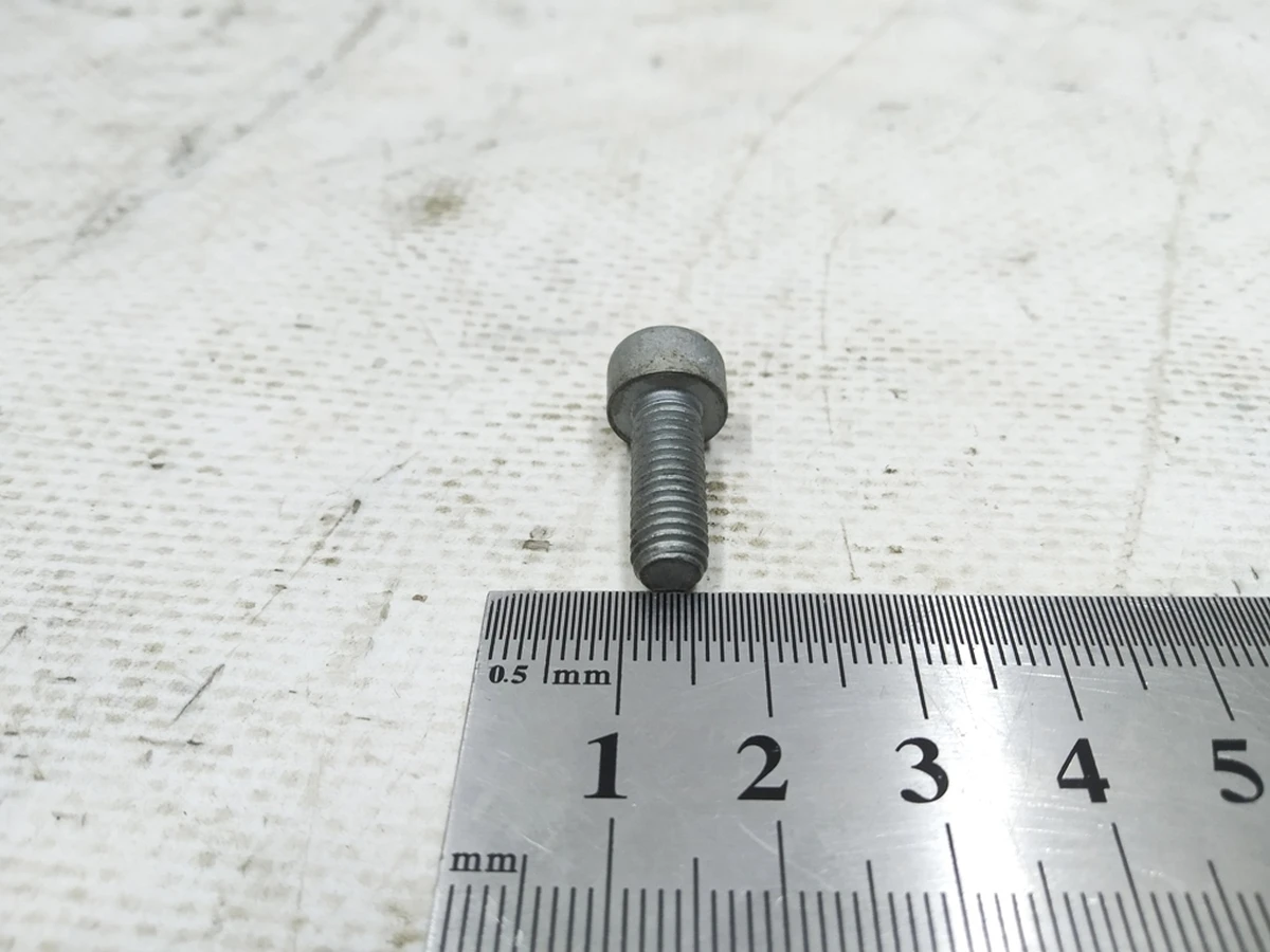 Гвинт із циліндричною головкою із внутрішнім шестигранником Audi E-tron Porsche Taycan N01474011