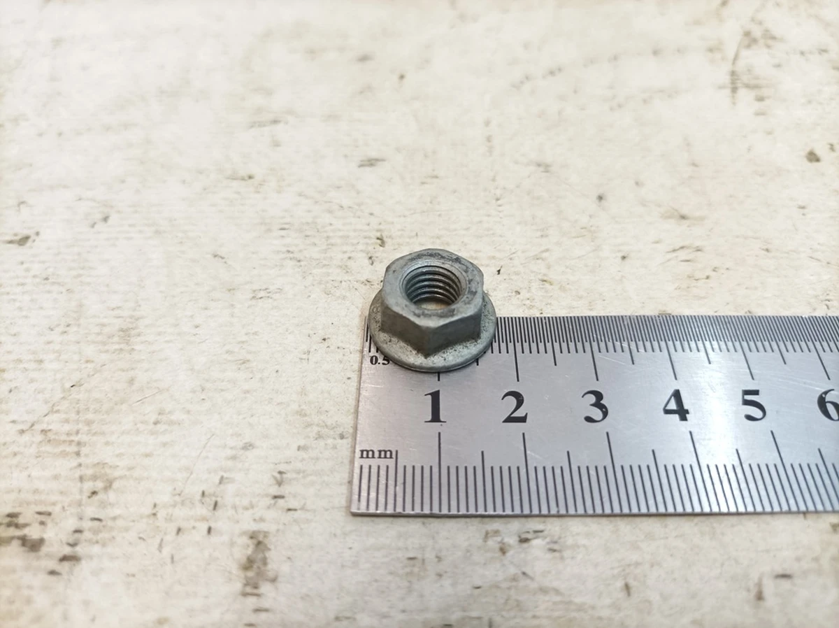 Гайка шестигранная с буртиком M8 Audi E-tron N01508315