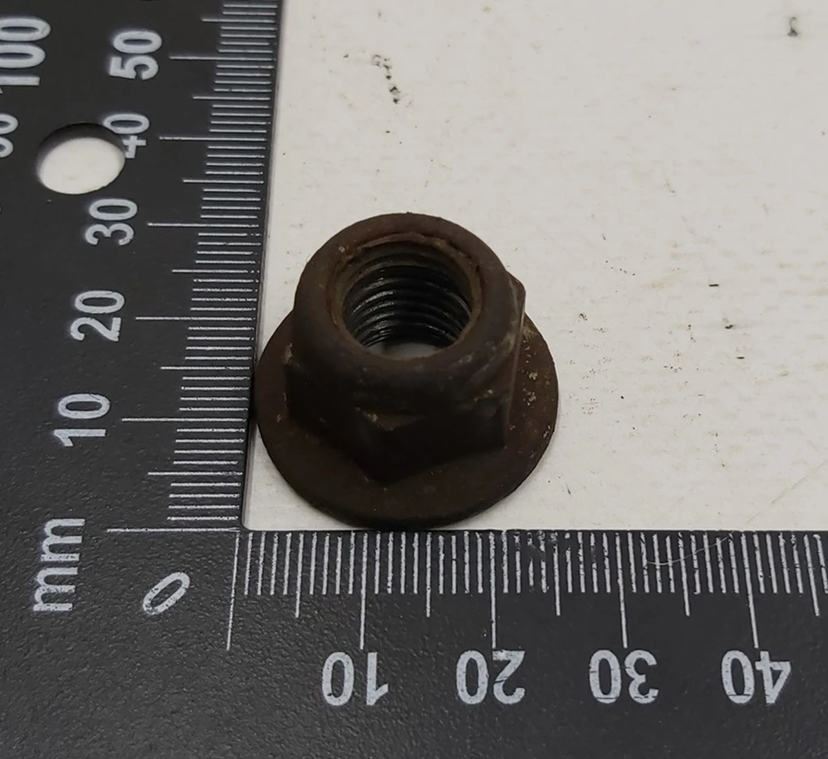 Гайка с буртиком M12X1,5 Volkswagen E-GOLF N10106402