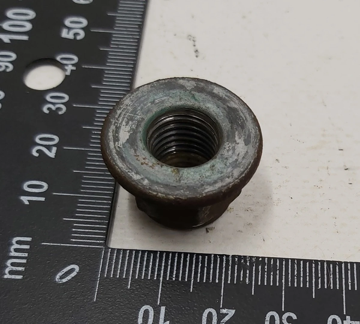 Гайка с буртиком M12X1,5 Volkswagen E-GOLF N10106402