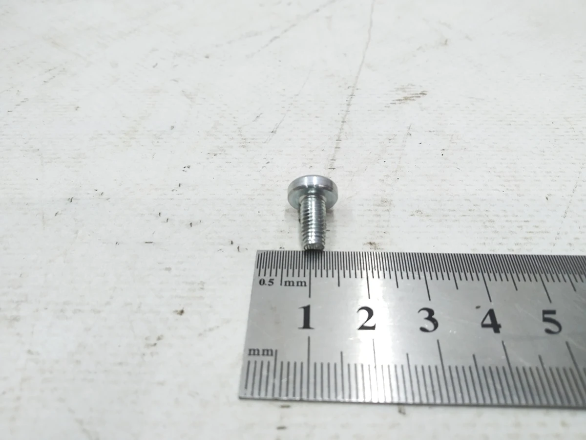 Винт с полукруглой головкой и внутренней TORX M5X8 Audi E-tron N10406604