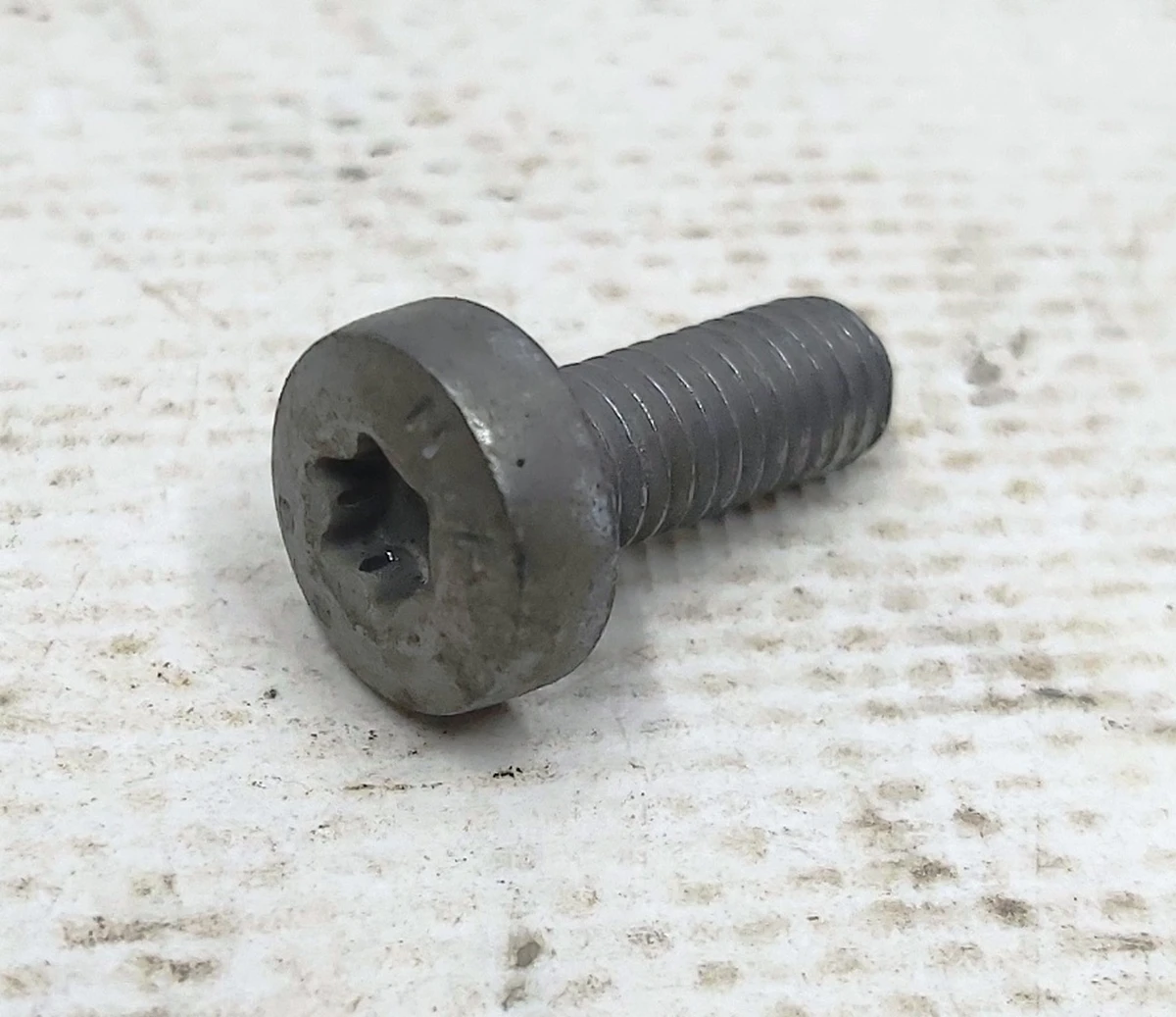 Screw M6X16 TORX Volkswagen E-GOLF N10451405