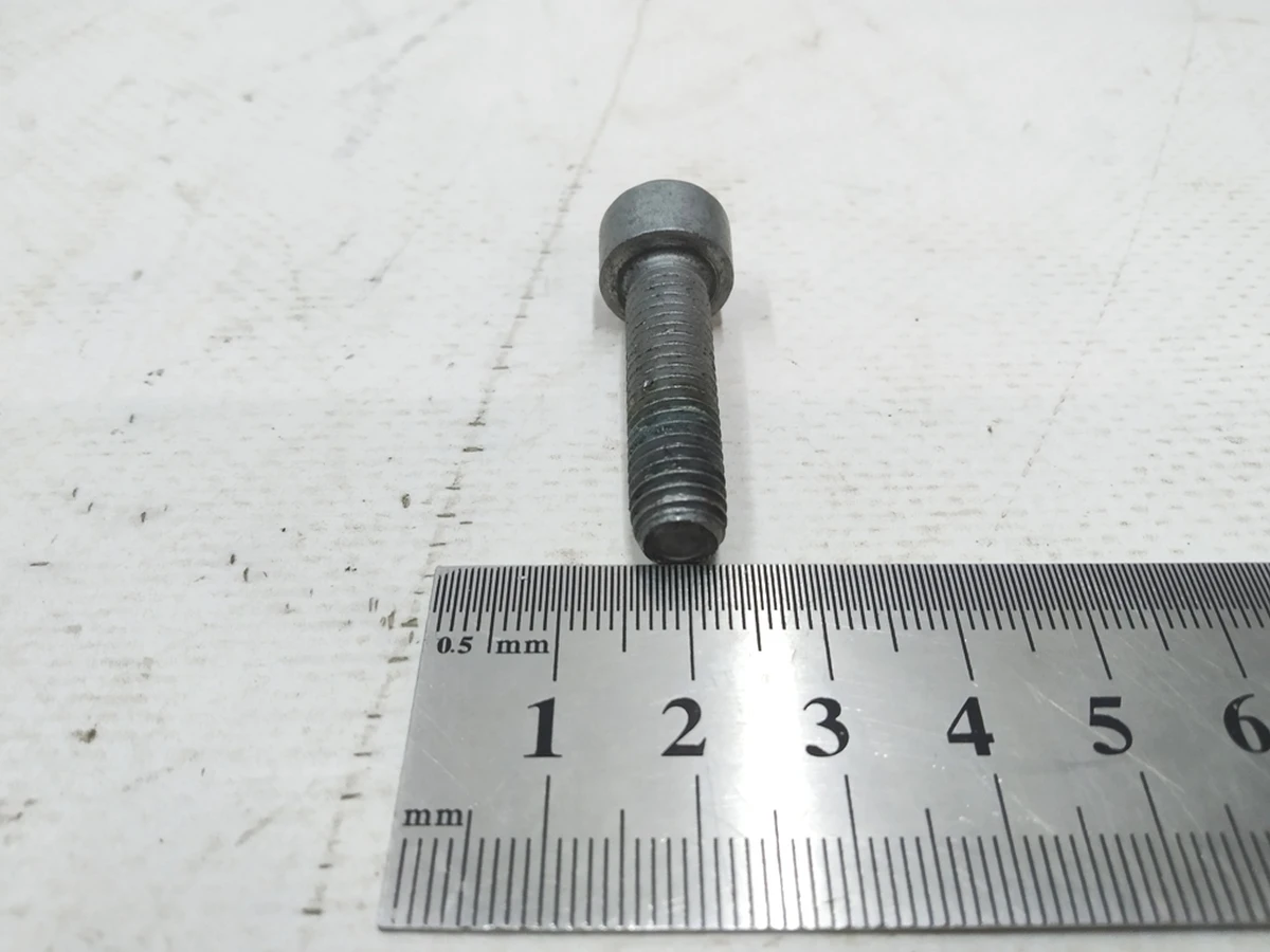 Болт із циліндричною головкою із внутрішнім багатогранником М8Х30 Audi E-tron N10518405