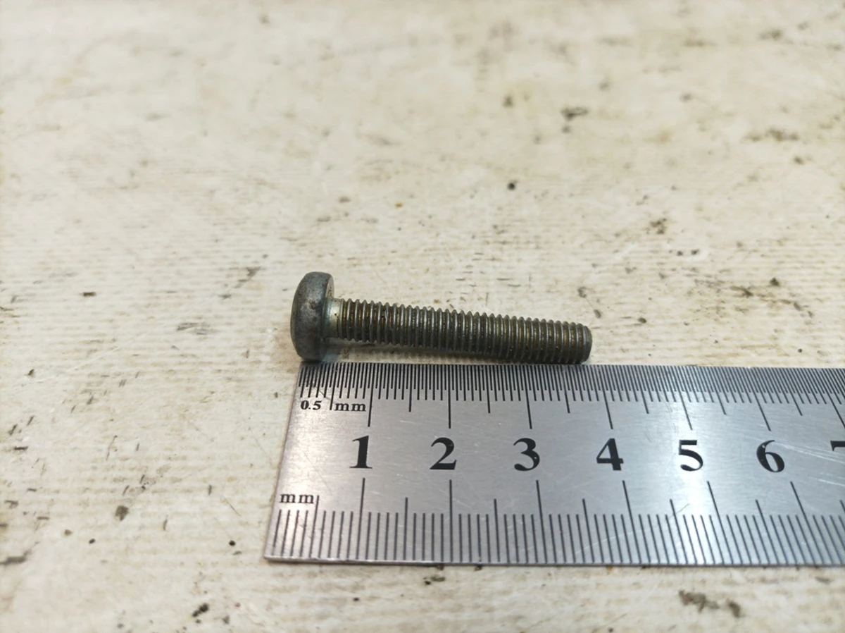 Гвинт із плівкою головкою Torx М6Х35 Audi Q7 N10554005