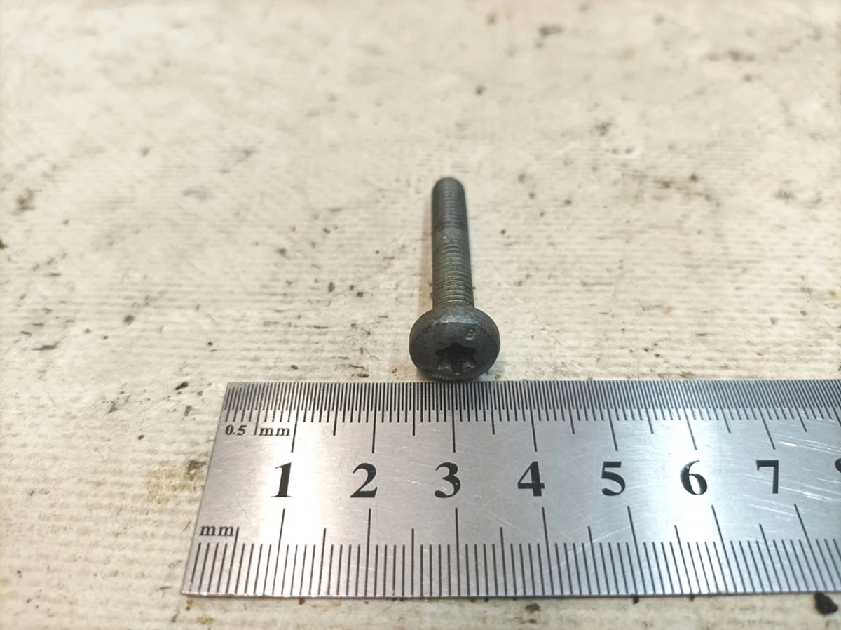 Гвинт із плівкою головкою Torx М6Х35 Audi Q7 N10554005