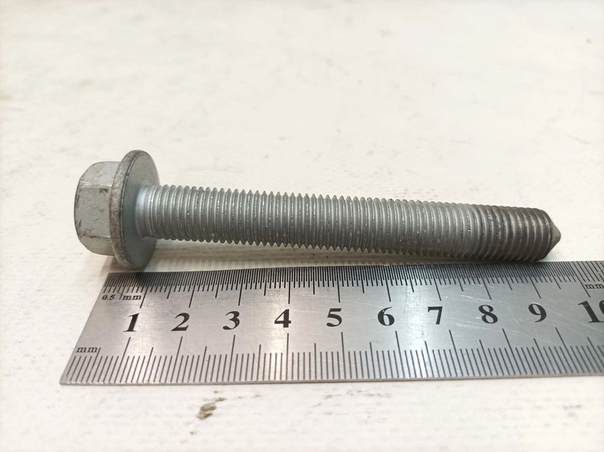 Гвинт із шестигранною головкою з буртиком M12X90 Porsche Taycan N10628301