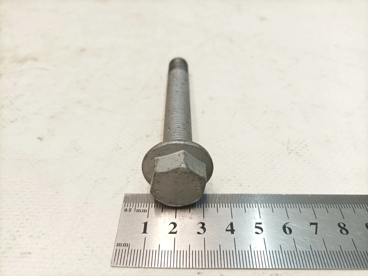 Гвинт із шестигранною головкою з буртиком M12X90 Porsche Taycan N10628301