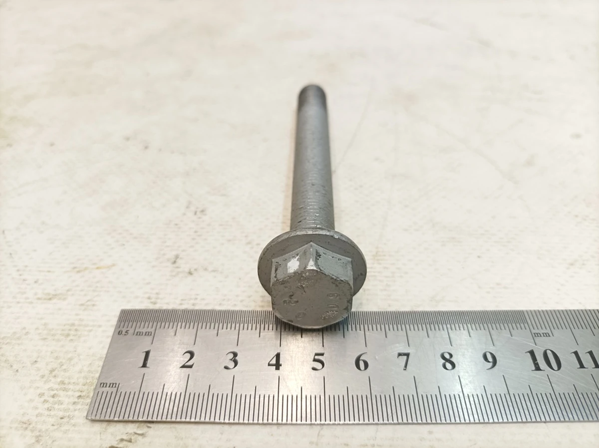 Гвинт із шестигранною головкою з буртиком M12X100 Porsche Taycan N10640301