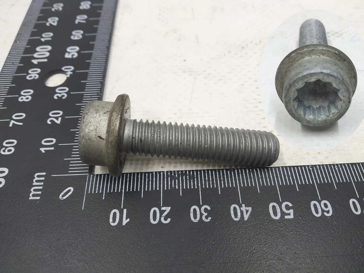 Gearbox support bolt M10X30 Volkswagen E-GOLF N10653501