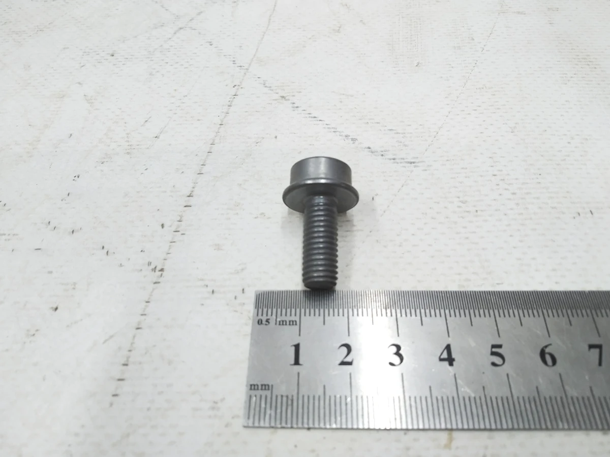 Болт с цилиндрической головкой с буртиком и внутренним многогранником М8Х20 Audi E-tron N10664803