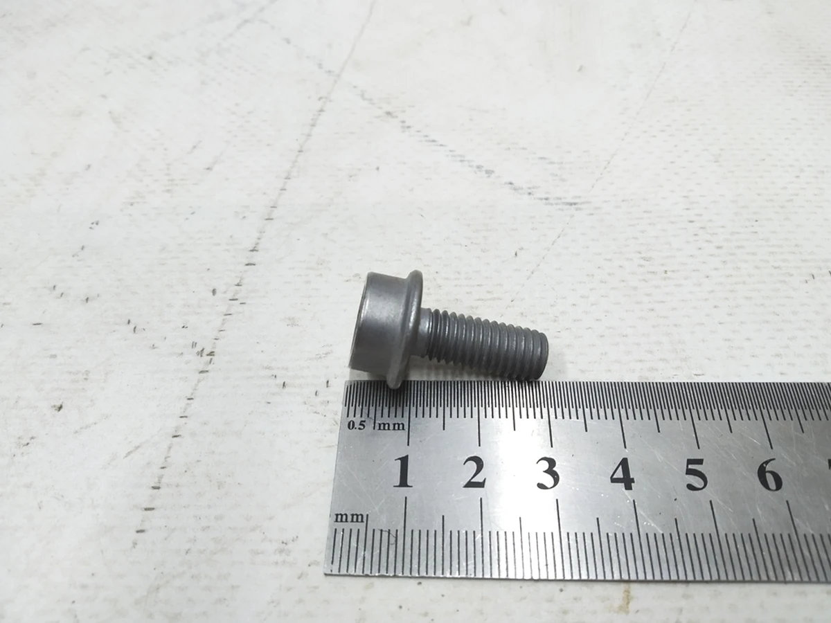 Болт с цилиндрической головкой с буртиком и внутренним многогранником М8Х20 Audi E-tron N10664803