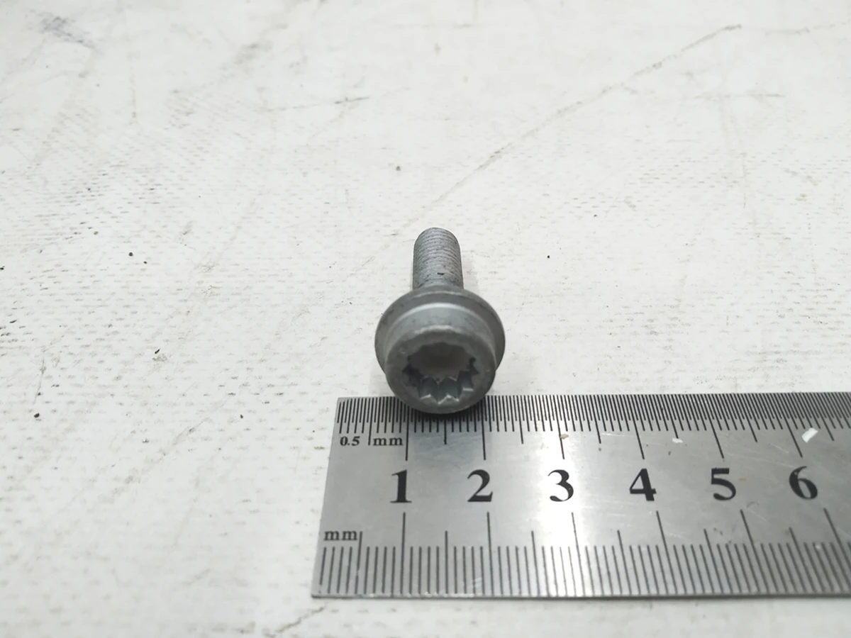 Screw with a flat head with an internal polyhedron M8X30 Audi E-tron N10665001