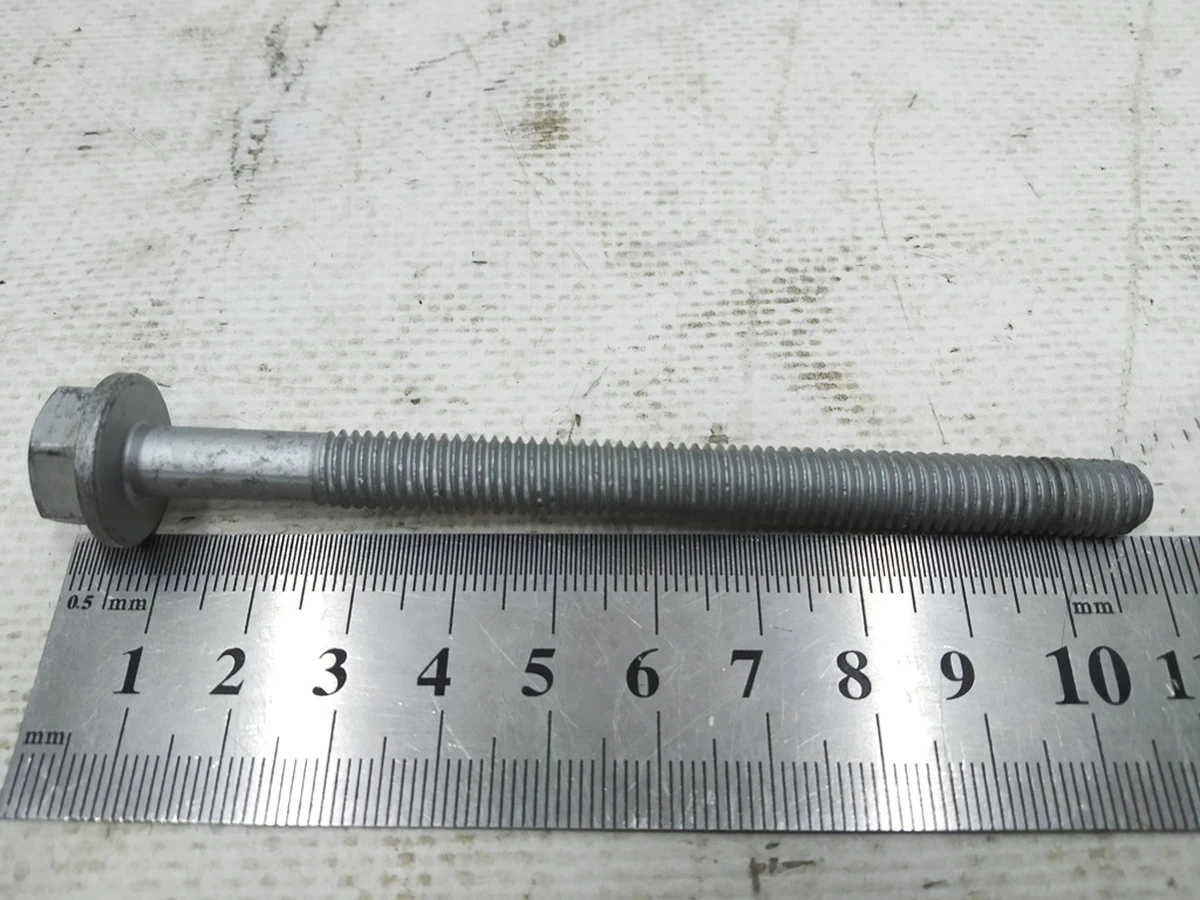 Винт с шестигранной головкой с буртиком M8X100 Audi E-tron N10692601