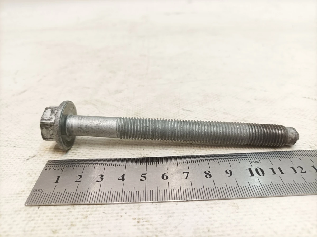 Гвинт із шестигранною головкою з буртиком M12X1,5X120X90 Porsche Taycan N10696901