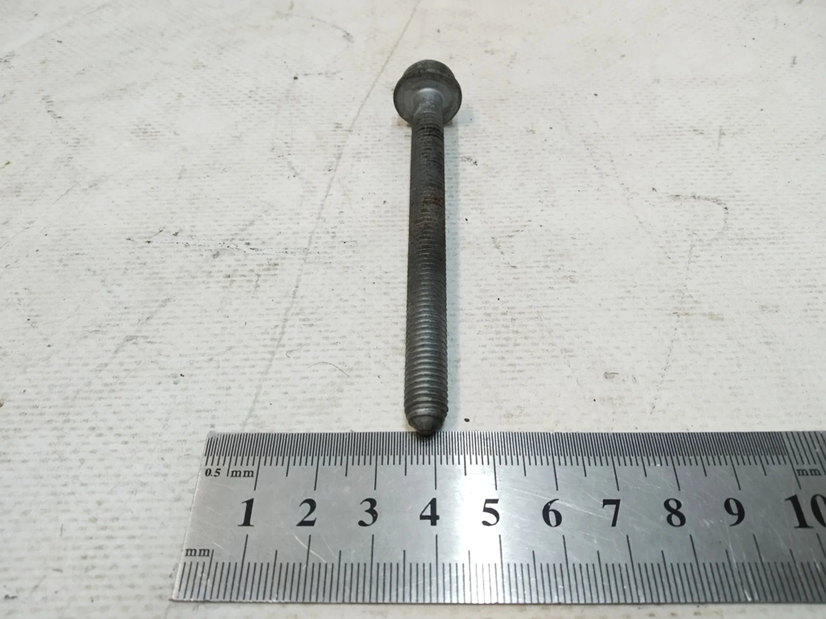 Гвинт з циліндричною головкою з буртиком та внутрішнім багатогранником Audi Q7 N10714501