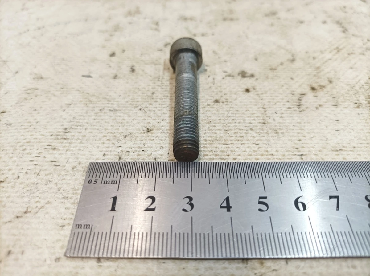 Болт с цилиндрической головкой с внутренним многогранником М8Х45Х30 Audi Q7 N10719001