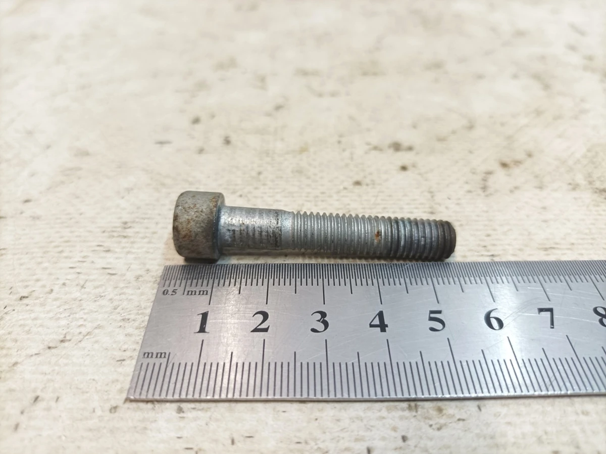 Болт с цилиндрической головкой с внутренним многогранником М8Х45Х30 Audi Q7 N10719001