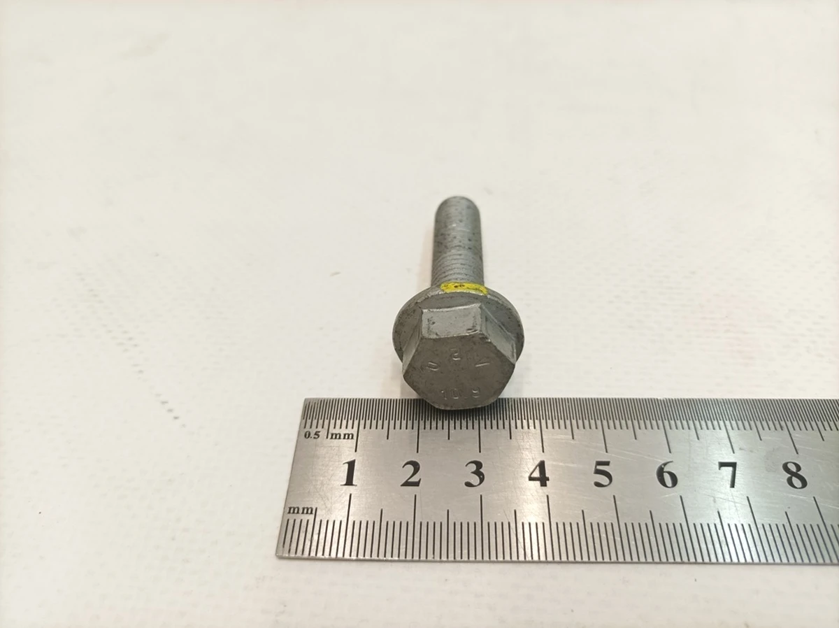 Винт с шестигранной головкой с буртиком M10X42 Porsche Taycan N10728502