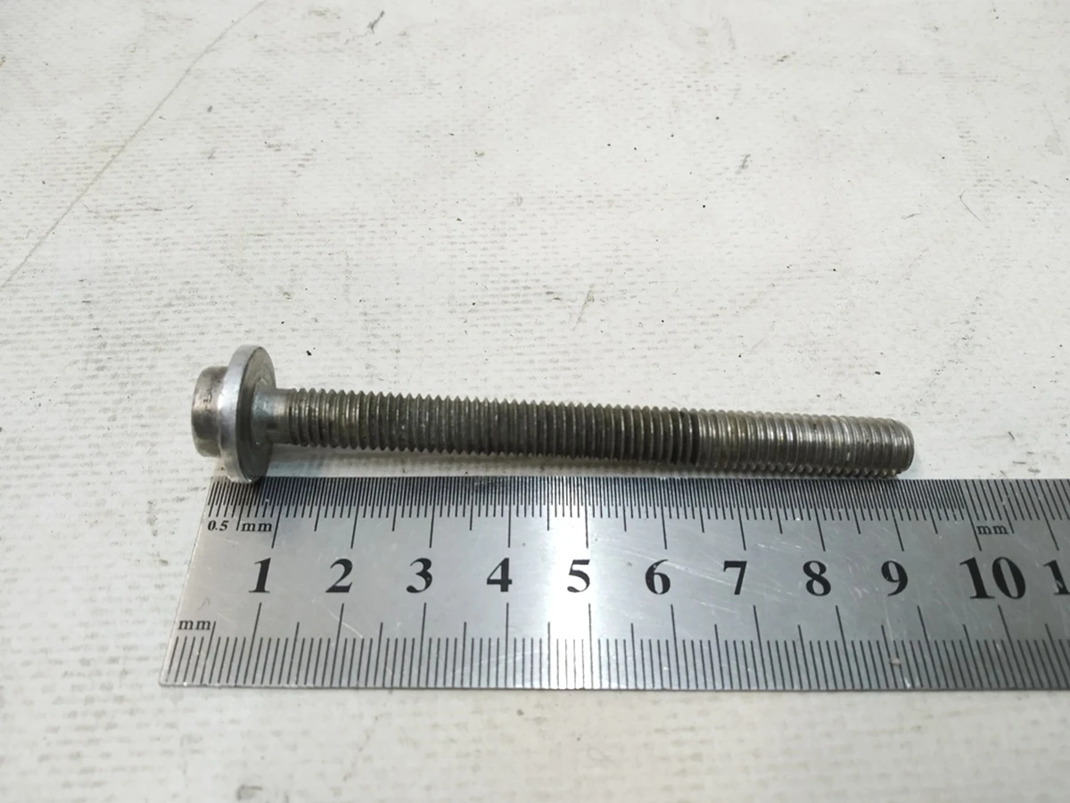 Hex socket head screw M8X85 Audi Q7 N10765501