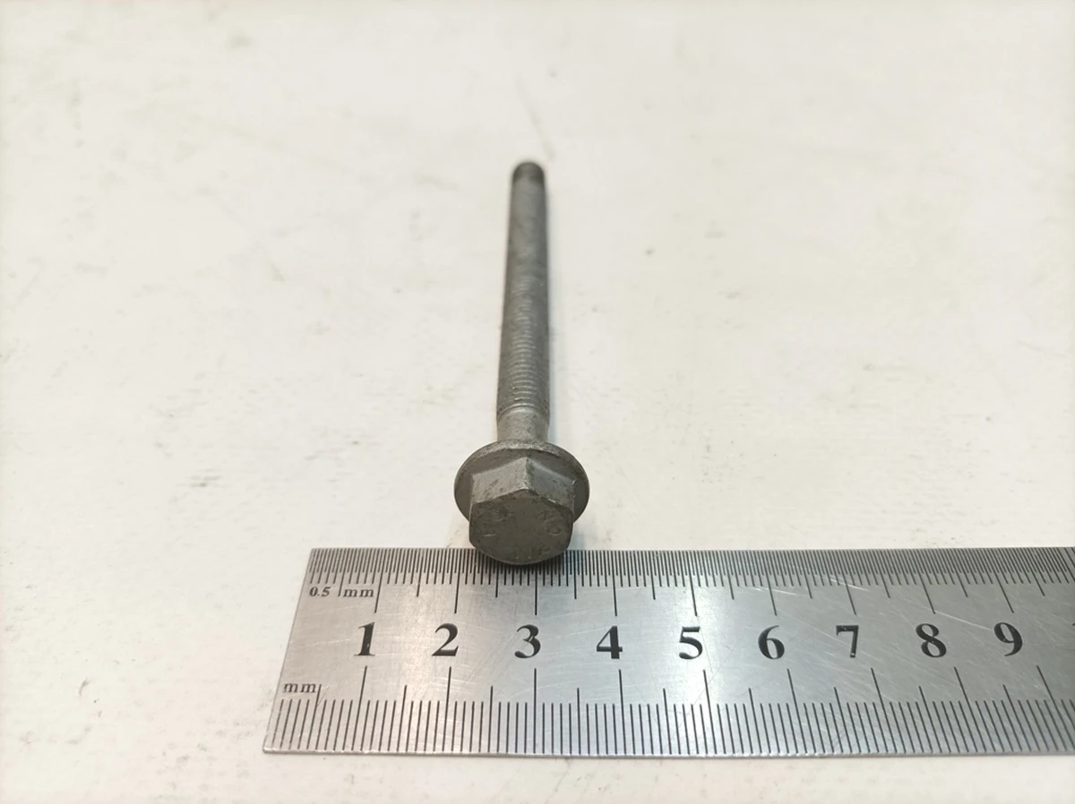 Гвинт із шестигранною головкою M8X95 Porsche Taycan N10782201