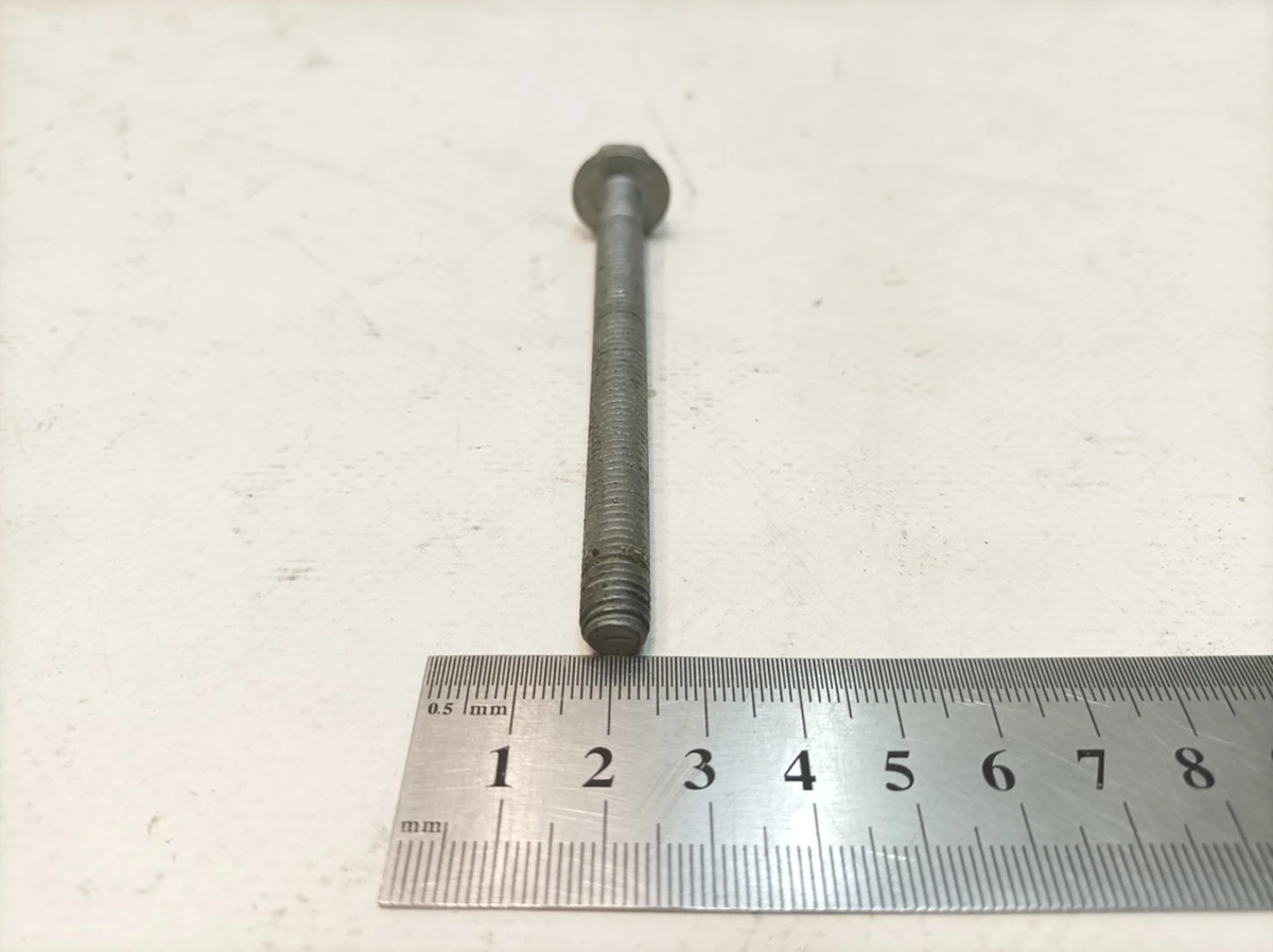 Гвинт із шестигранною головкою M8X95 Porsche Taycan N10782201