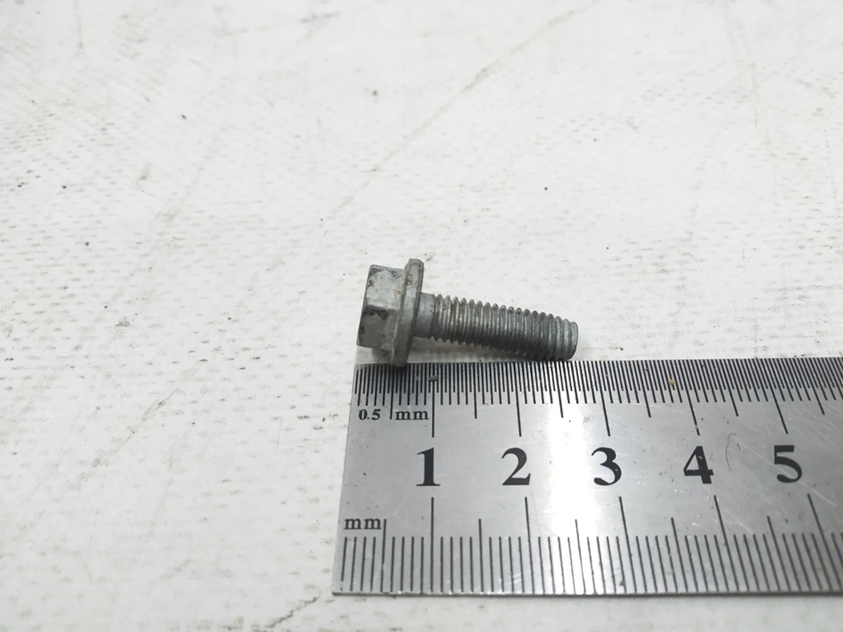 Болт із шестигранною головкою M6GFX20 Audi E-tron N10815401