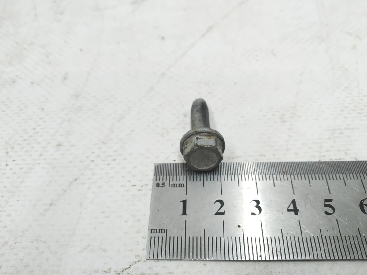 Болт із шестигранною головкою M6GFX20 Audi E-tron N10815401